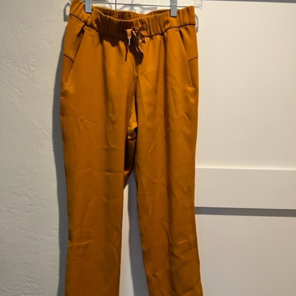 Lululemon women’s Butternut Brown Gold On the Fly mid rise travel woven pant 4
